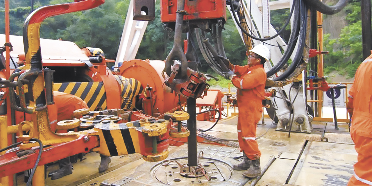 Los trabajos preparatorios de la estatal petrolera en el pozo Bermejo-X46D. | Foto: Archivo