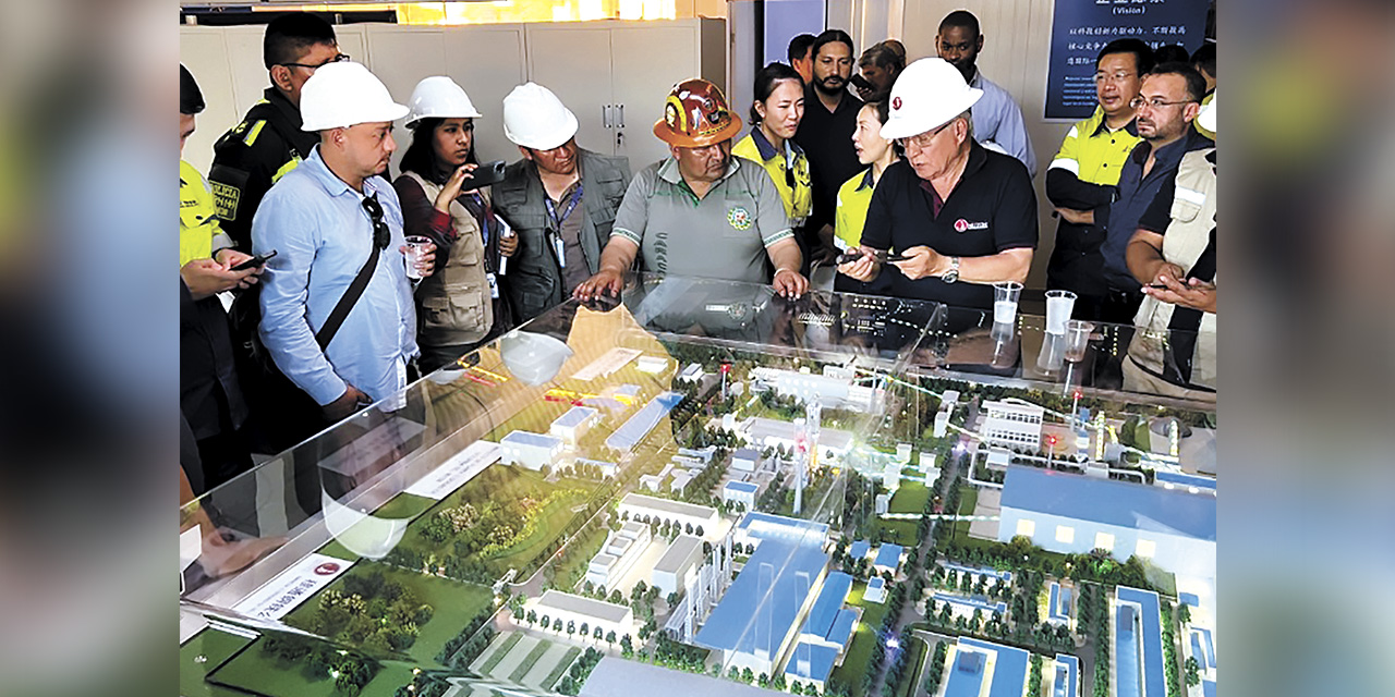 Maqueta del complejo siderúrgico del Mutún. | Foto: Ministerio de Minería