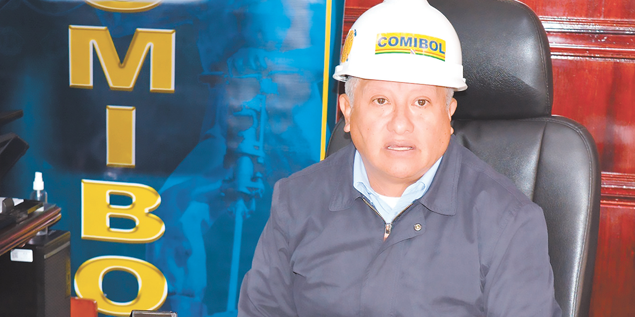 El presidente de la estatal Comibol, Reynaldo Pardo, en conferencia de prensa. Foto: Comibol