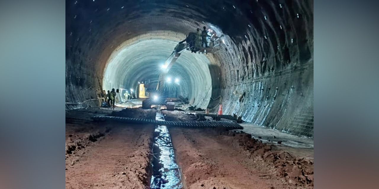 La construcción del túnel que conectará Santa Cruz y Chuquisaca. Foto: ABC.