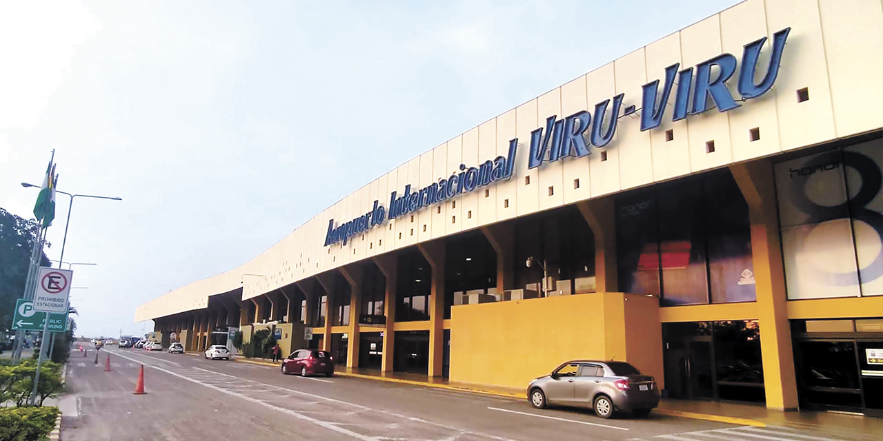 El ingreso del Aeropuerto Internacional Viru Viru, en Santa Cruz. | Foto: Archivo