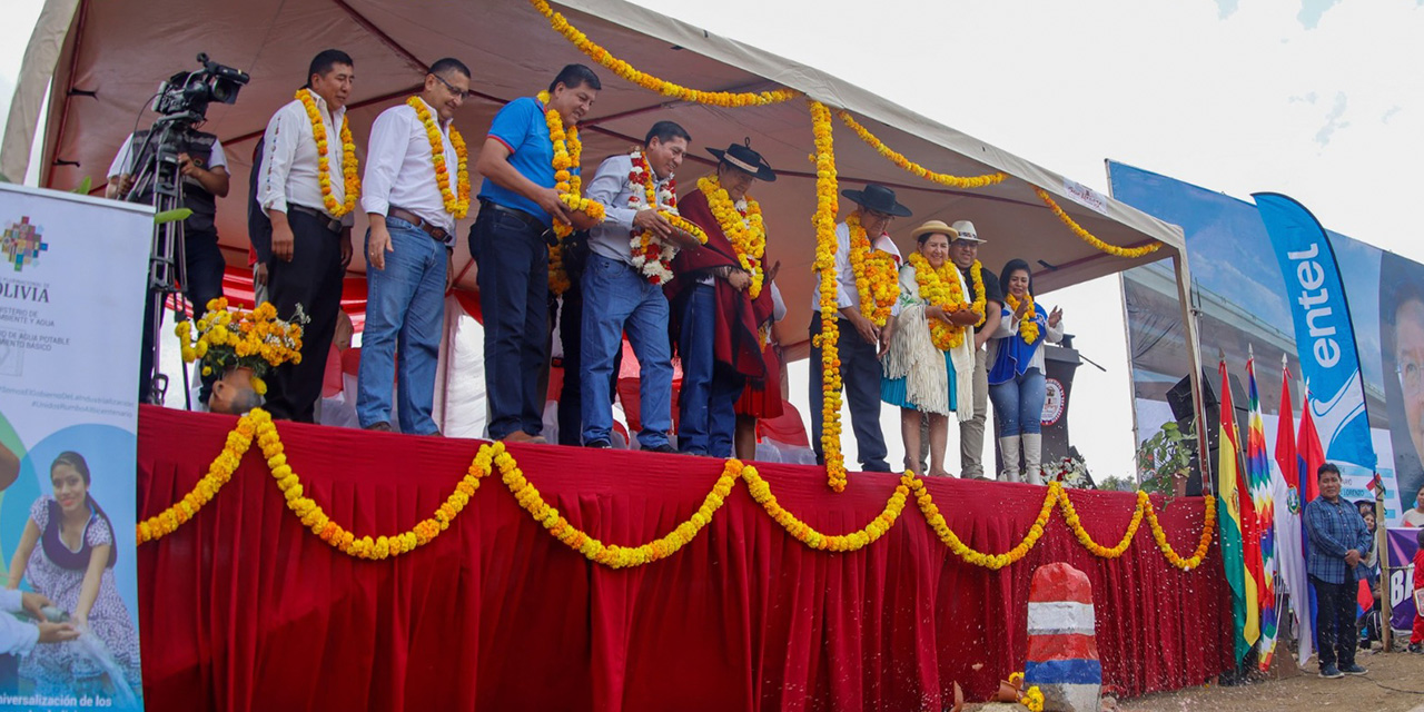 El presidente inaugura las obras de construcción del puente que unirá San Lorenzo y Cercado. Fotos: Presidencia