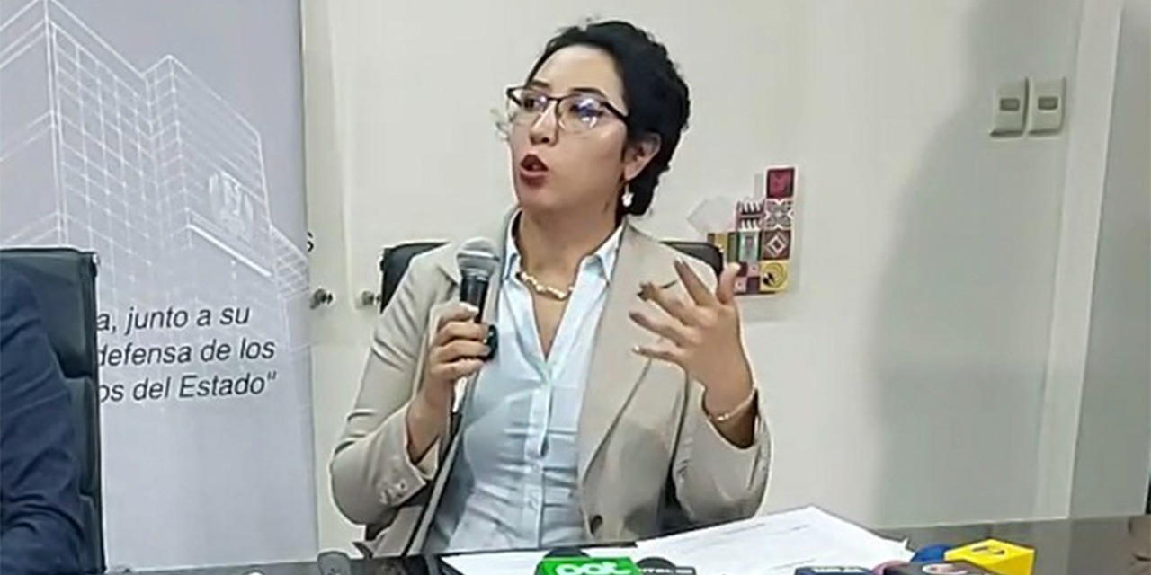 La presidenta de YLB, Karla Calderón, en conferencia de prensa. FOTO:  YLB