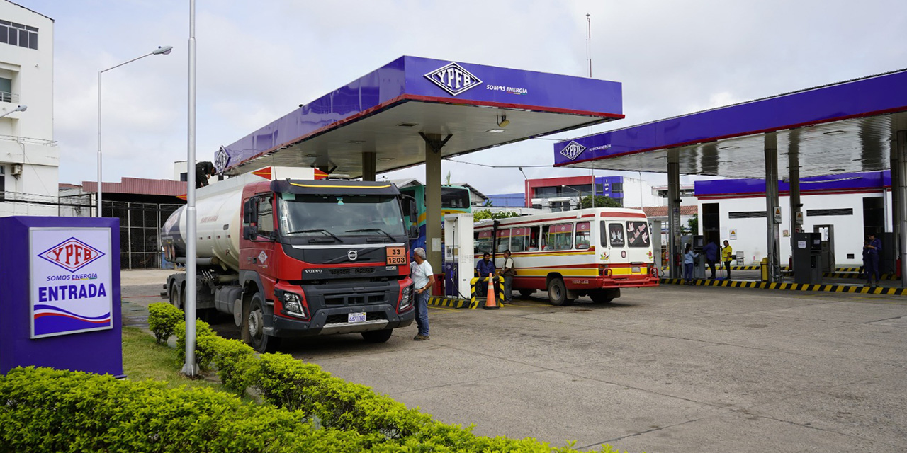 La estatal petrolera informó que trabaja para consolidar la política de sustitución de importaciones. Foto: YPFB