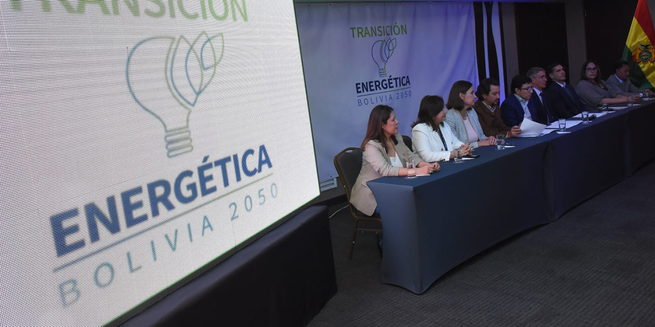 El ministro de Hidrocarburos, Franklin Molina, en el lanzamiento del foro “Transición Energética Bolivia 2050”