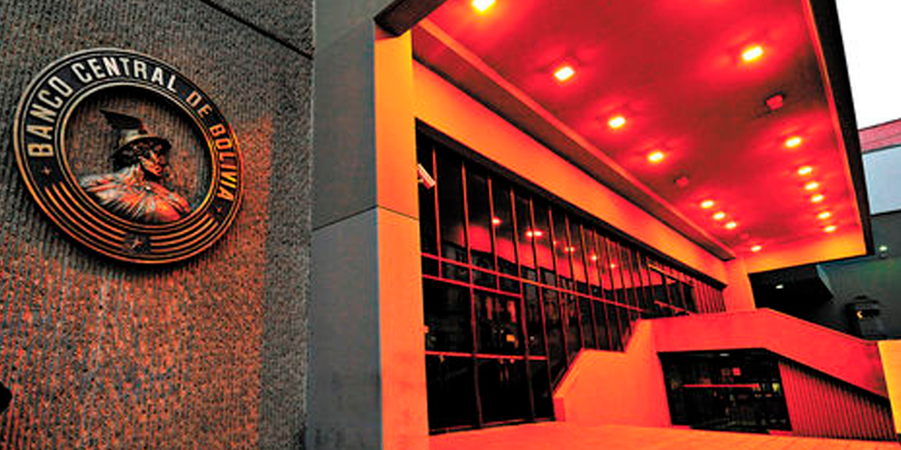 Frontis del edificio del BCB, en La Paz. Foto: Archivo