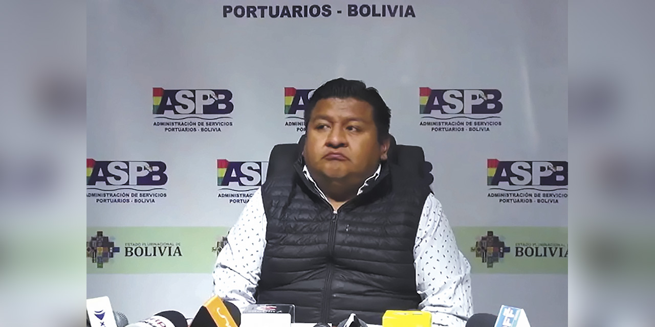 El gerente general de la ASP-B, Dante Justiniano, en conferencia de prensa.   | Foto: AEP