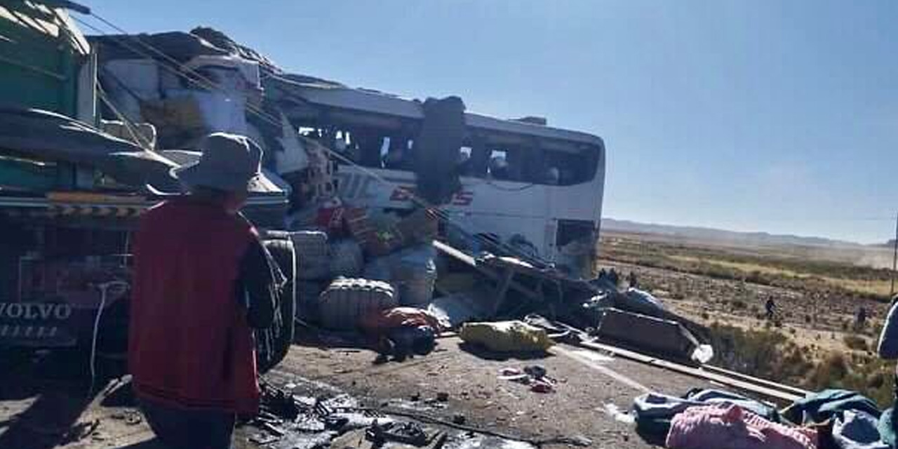 Imagen del accidente de tránsito registrado este sábado en la carretera . Foto: Redes sociales