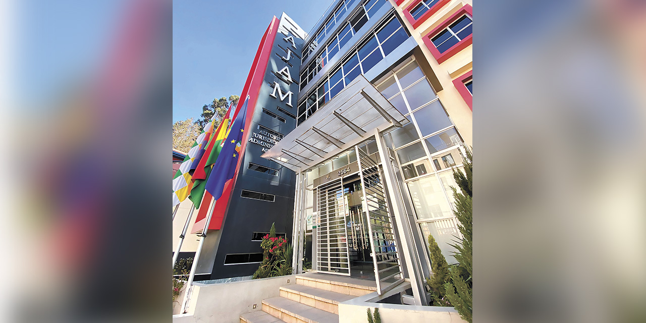 El edificio de la autoridad administrativa minera, en La Paz. | Foto: AJAM