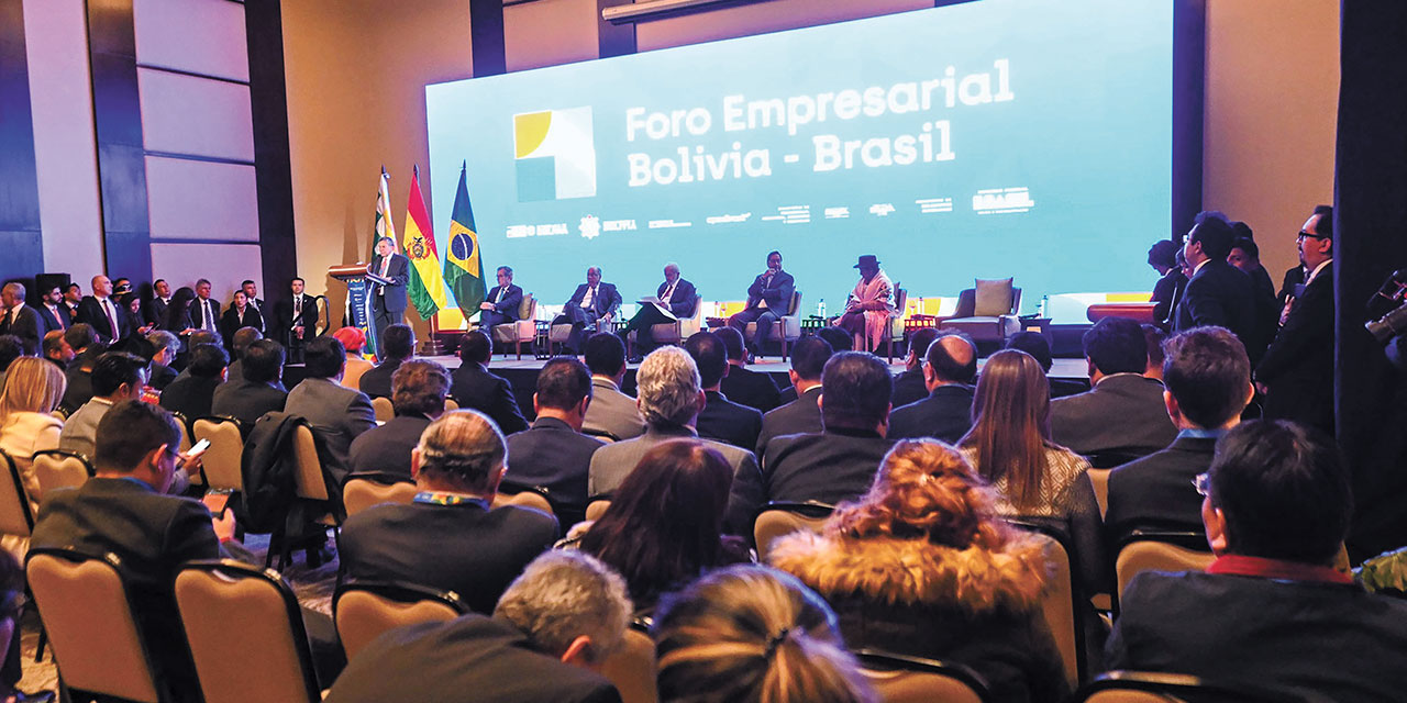 El Foro Empresarial Bolivia-Brasil se desarrolló en Santa Cruz, con la presencia de un centenar de empresarios brasileños. Foto: Presidencia
