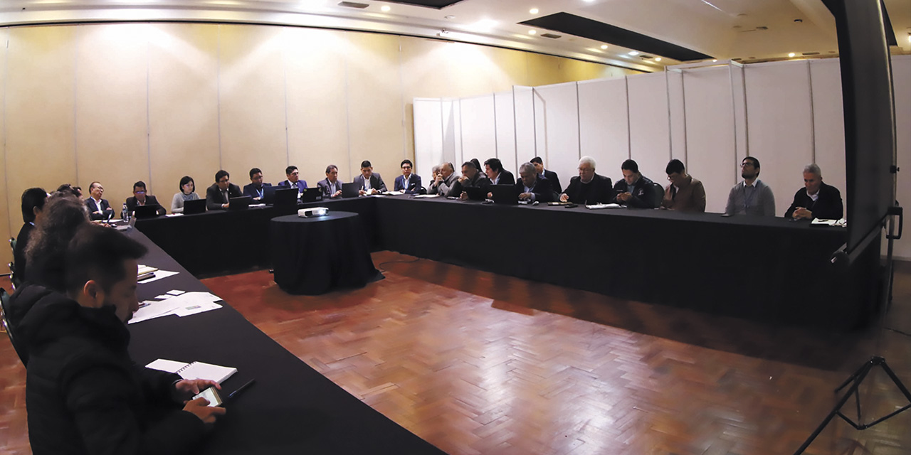 Una de las mesas de trabajo desarrolladas en el foro. | Foto: MHE