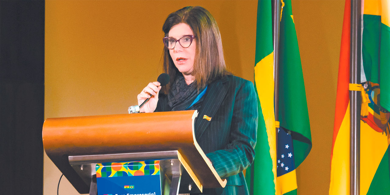 La presidenta de Petrobras, Magda Chambriard, en el Foro Empresarial Bolivia-Brasil. Foto: PETROBRAS