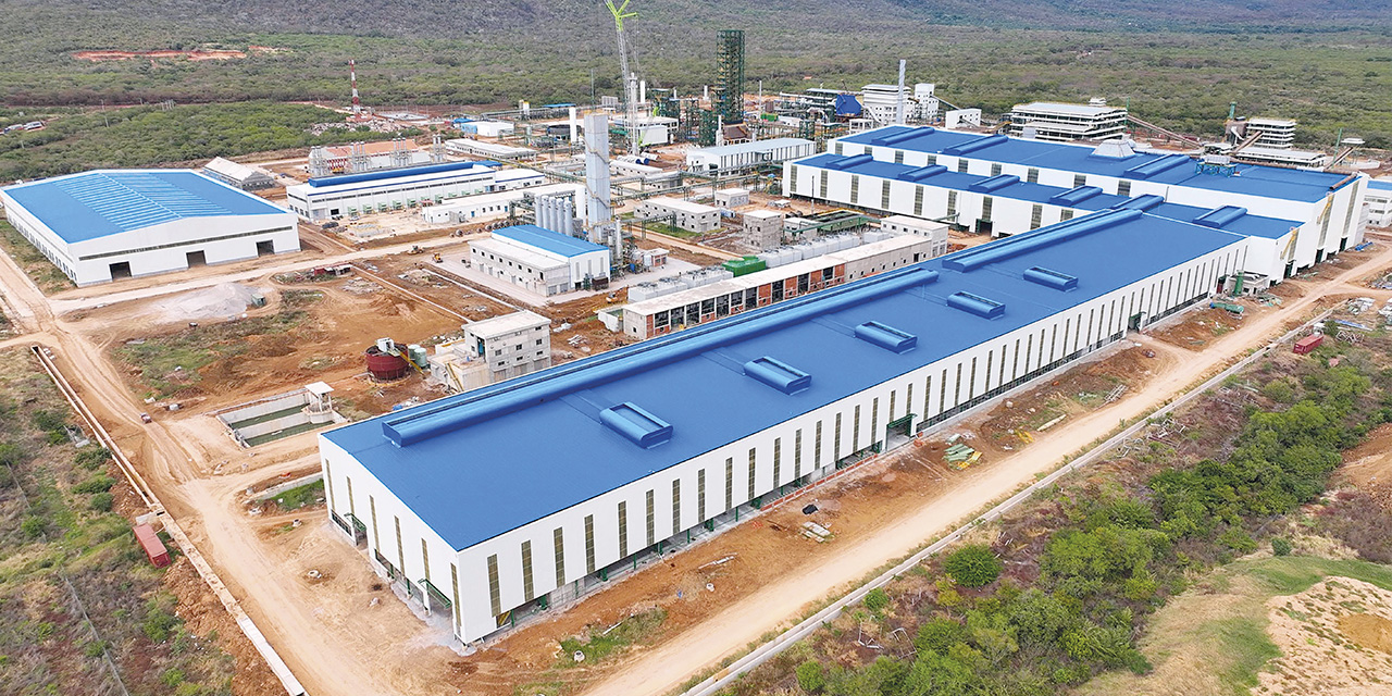 El complejo siderúrgico del Mutún, en Puerto Suárez, Santa Cruz. | Foto: ESM