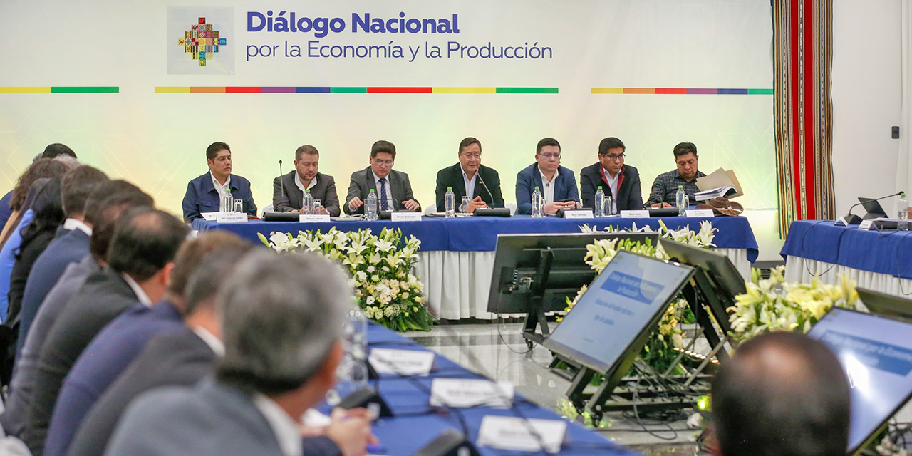 Gobierno “no planteó el control de divisas”; cualquier medida será consensuada hoy con los empresarios