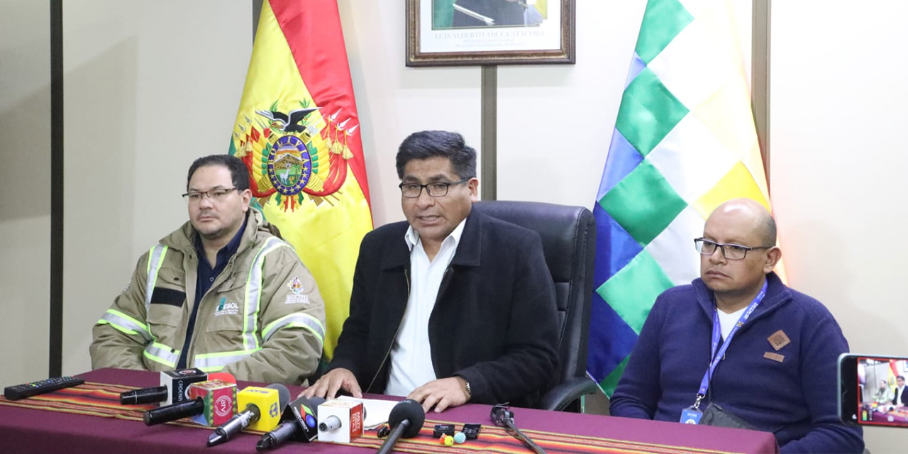 El ministro de Desarrollo Productivo y Economía Plural, Néstor Huanca, en conferencia de prensa. Foto:  AHORA EL PUEBLO