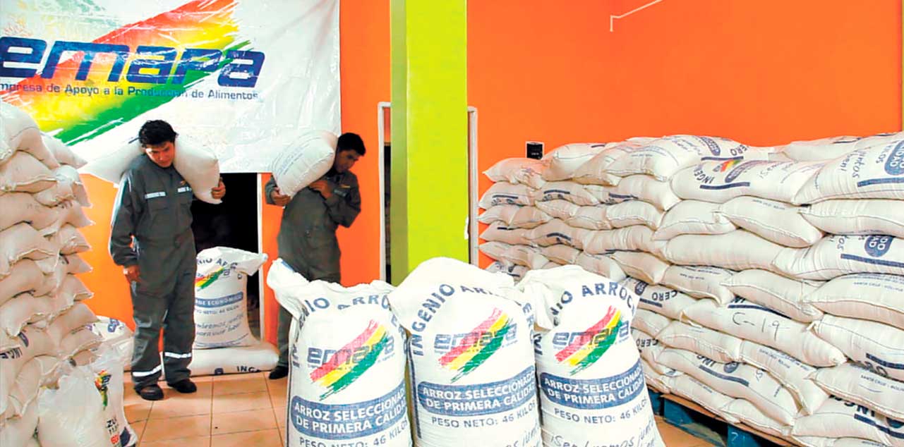 El gobierno del presidente Luis Arce garantizó la dotación de harina subvencionada al sector panificador para mantener el precio del pan en Bs 0,50. Foto: Emapa