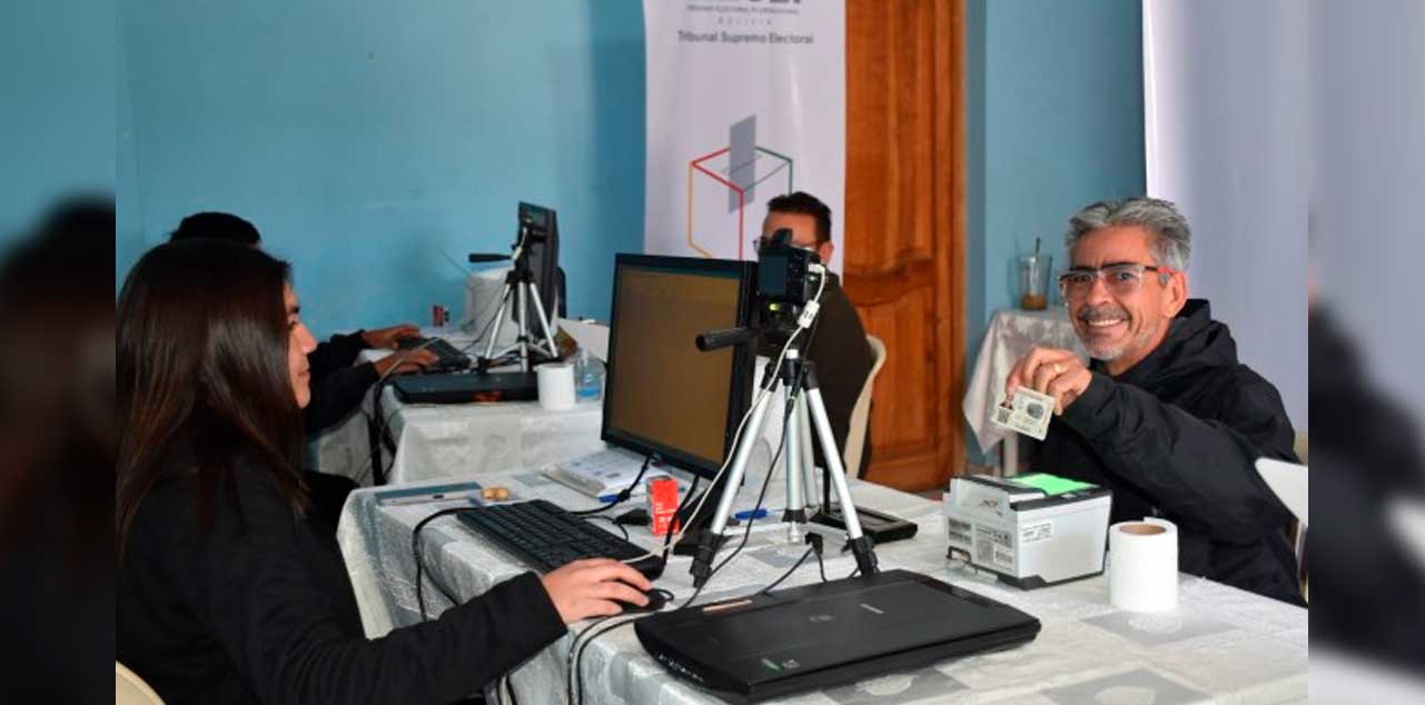 Uno de los más de 12.000 ciudadanos que acudieron a los puntos de registro en Tarija. Foto: Fuente Directa