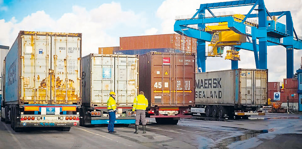 Contenedores de exportación e importación. Foto: RRSS