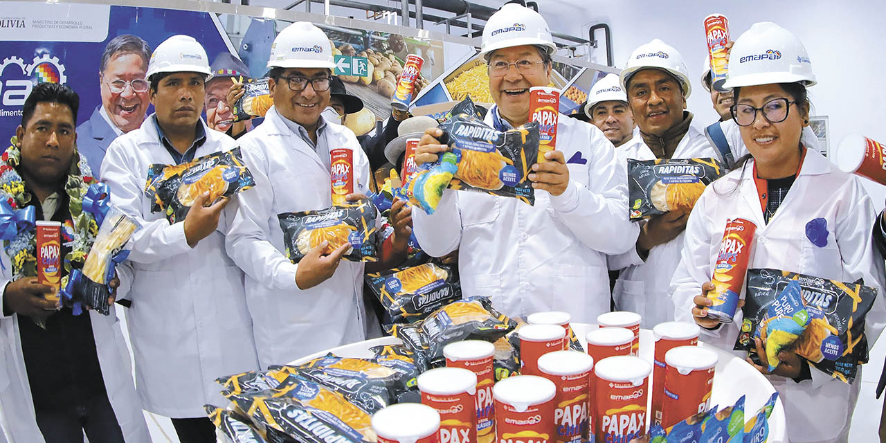 El presidente Luis Arce durante la entrega de la planta, en El Alto. 