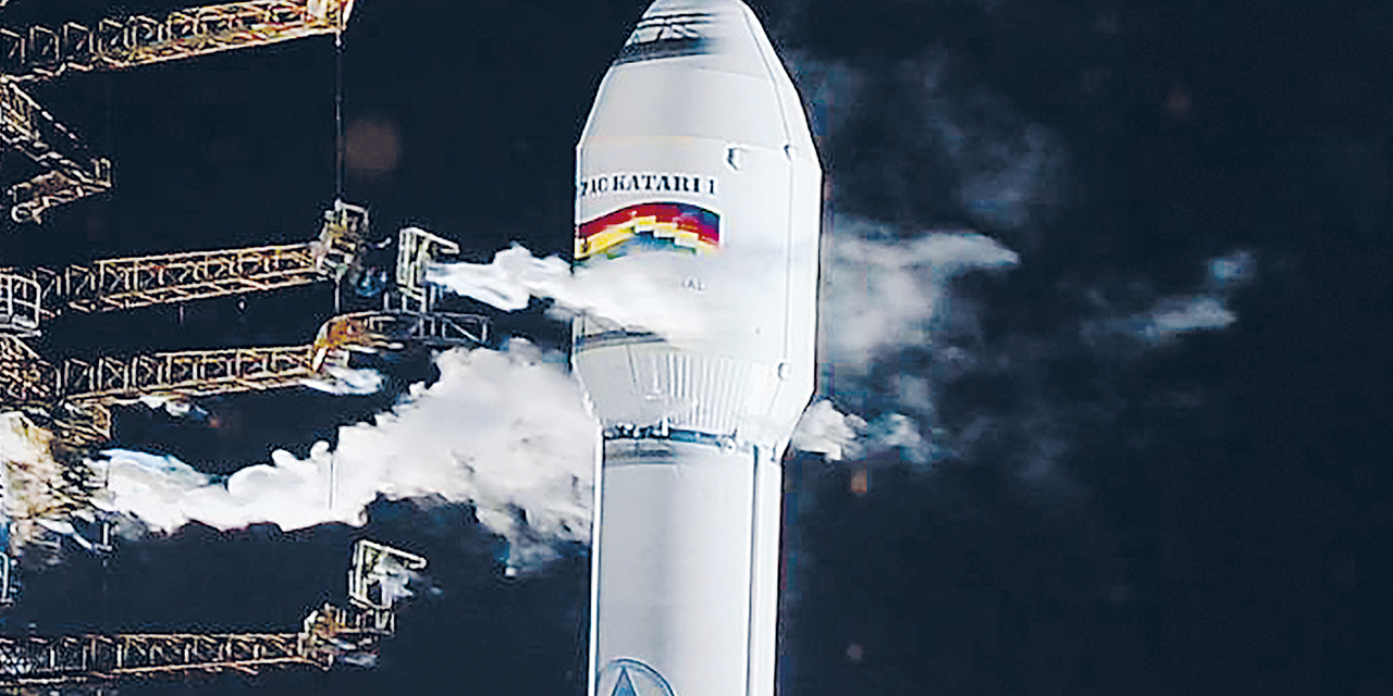 El lanzamiento del satélite Túpac Katari en 2013.