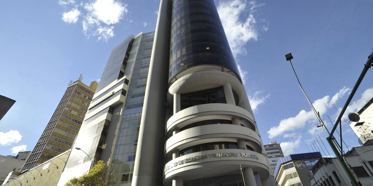 Edificio del Ministerio de Economía en la ciudad de La Paz. Foto: Archivo.