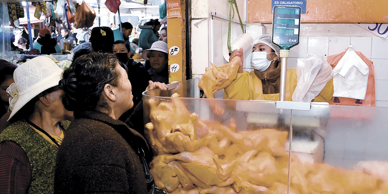 La venta de carne de pollo no debe sobrepasar los Bs 17,50.  | Foto: Archivo