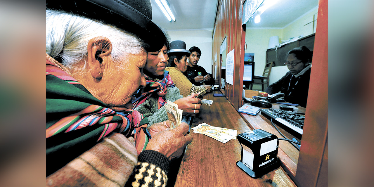 Todos los bolivianos mayores de 60 años reciben una renta en Bolivia.  | Foto: Archivo