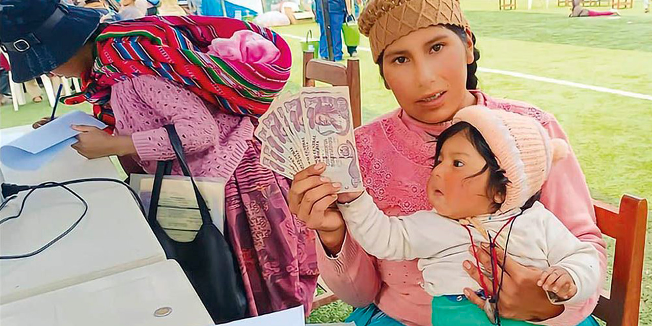 El bono disminuye la tasa de mortalidad de madres y niños. Foto: Archivo 