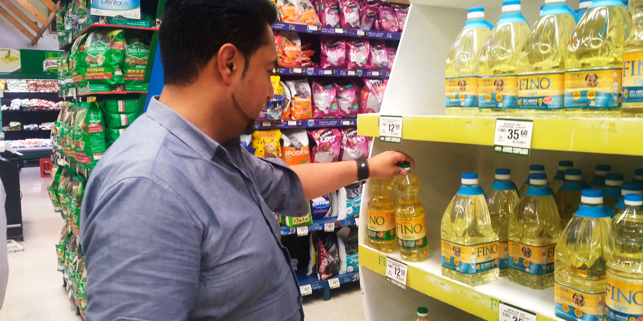 Los controles del Comité de Seguridad Alimentaria en los supermercados de Cochabamba. Foto: Archivo