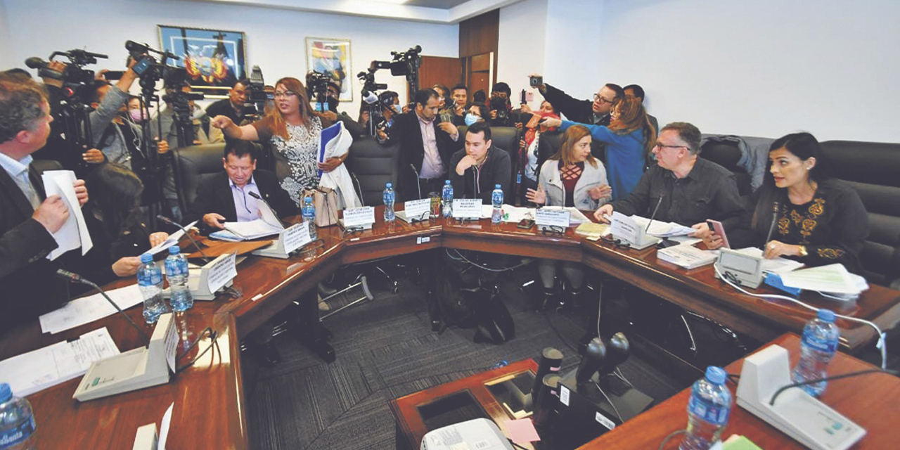 El tratamiento en la Comisión de Constitución fue suspendido. (Foto: Archivo)