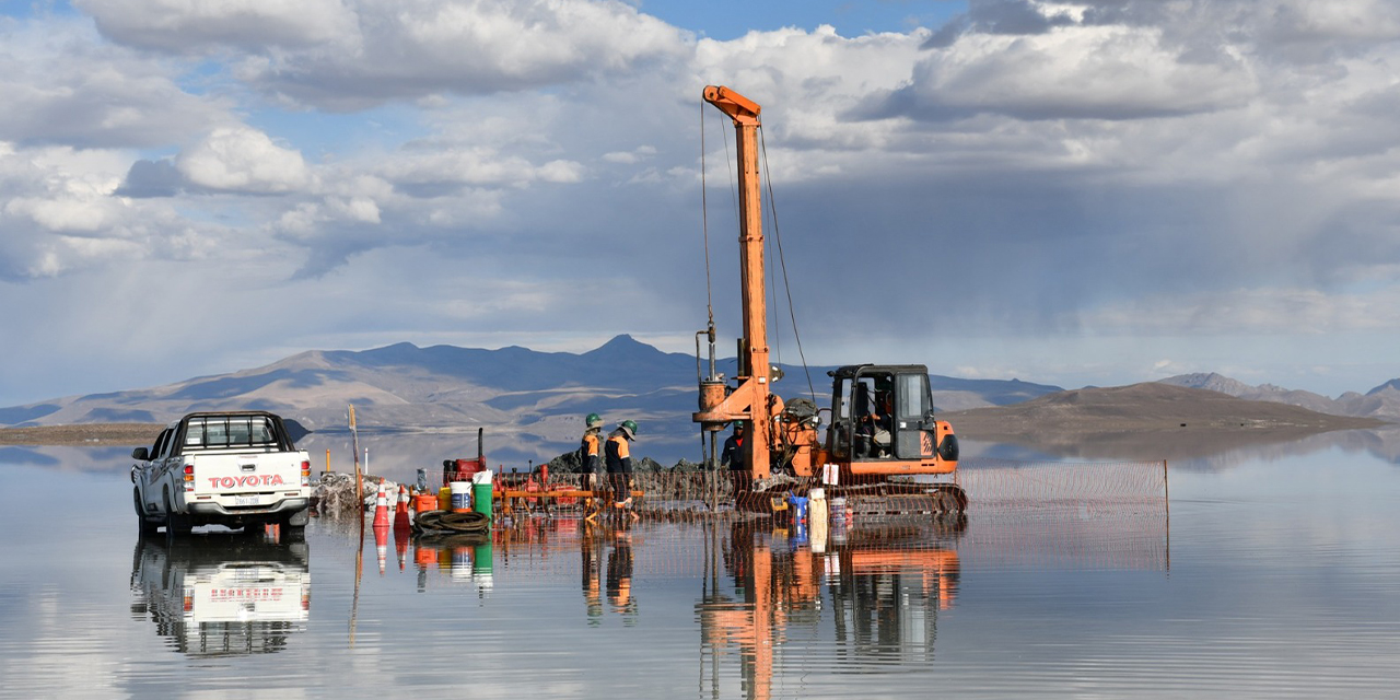 Reservas de litio en el salar de Uyuni, Potosí. (Foto: YLB)