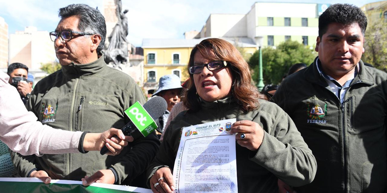 Padres de familia de El Alto dan 48 horas al magisterio urbano para dialogar con el Gobierno y resolver el conflicto   