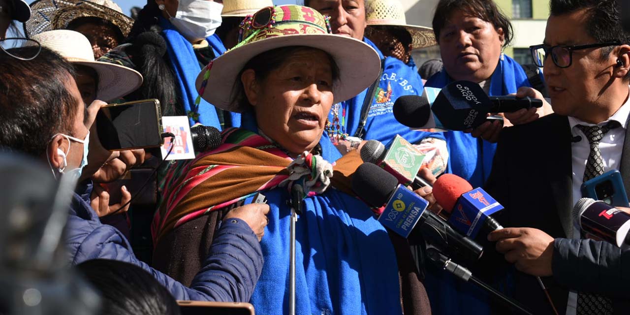 ‘Bartolinas’ y autoridades de la provincia Omasuyos respaldan la gestión del presidente Arce 
