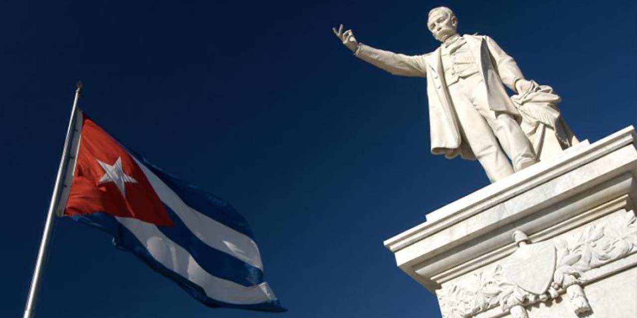 El presidente honra la memoria del héroe cubano José Martí a 128 años de su muerte