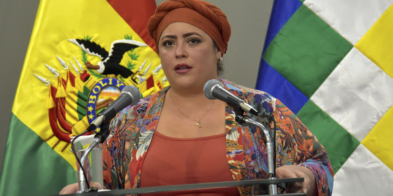 La ministra de la Presidencia, María Nela Prada, en una conferencia de prensa. (Foto: Archivo)