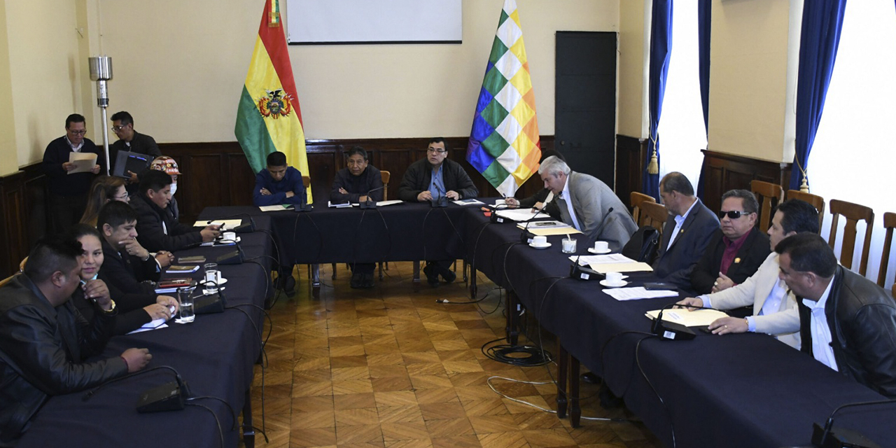 La reunión con las tres fuerzas políticas en la Vicepresidencia.