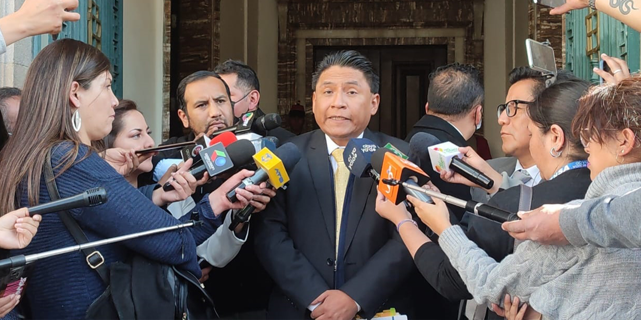 El ministro de Justicia, Iván Lima, en declaraciones a la prensa en La Paz.
