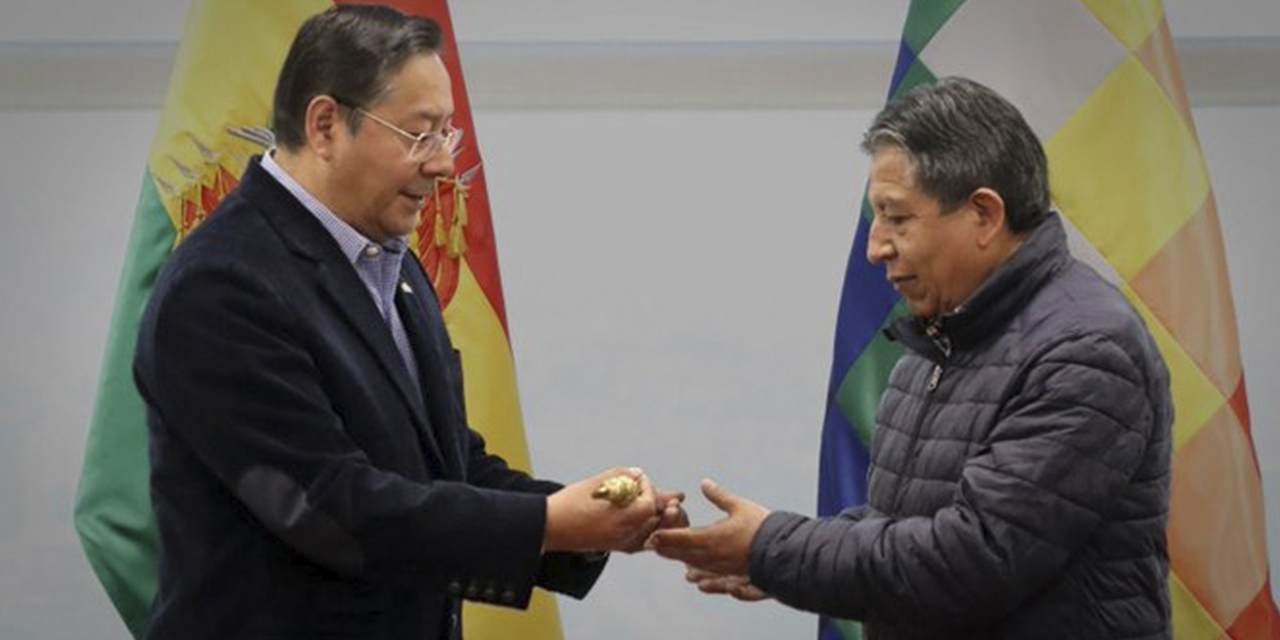 Entrega del Bastón de Mando.