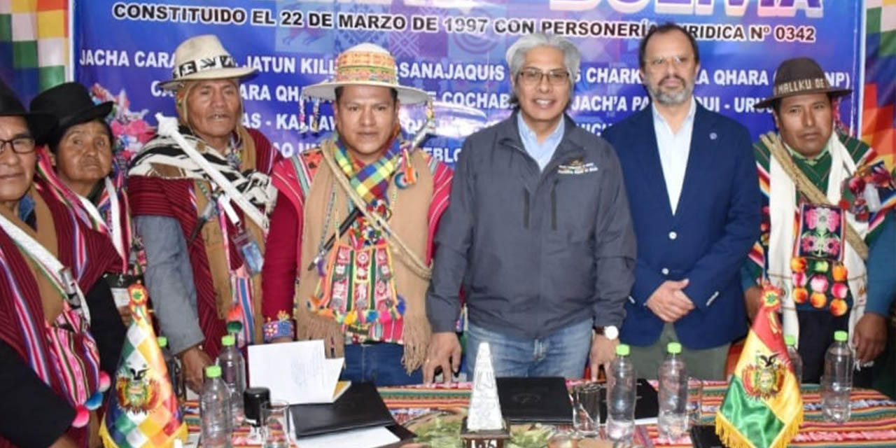 Procuraduría General y Conamaq firman convenio para la formación y capacitación de sus integrantes