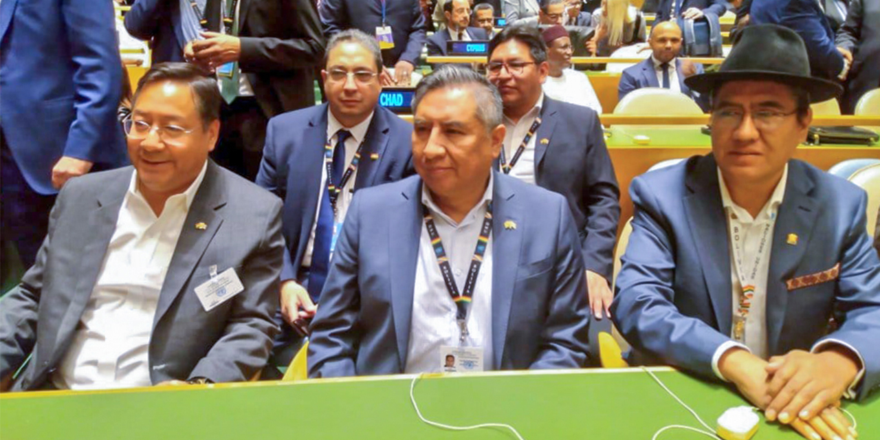 El canciller Rogelio Mayta, el representante permanente de Bolivia ante la ONU, Diego Pary, y el vicecanciller Freddy Mamani. | Foto: MRE 