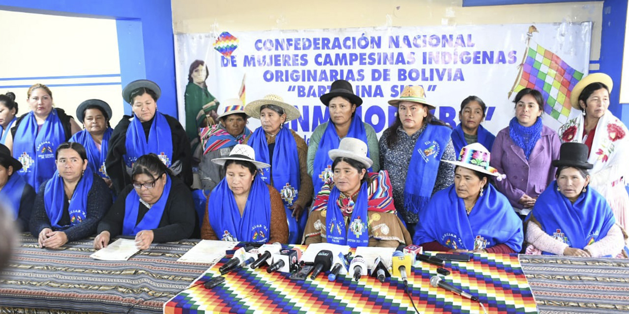 La CNMCIOB – Bartolina Sisa en conferencia de prensa. Foto: APG