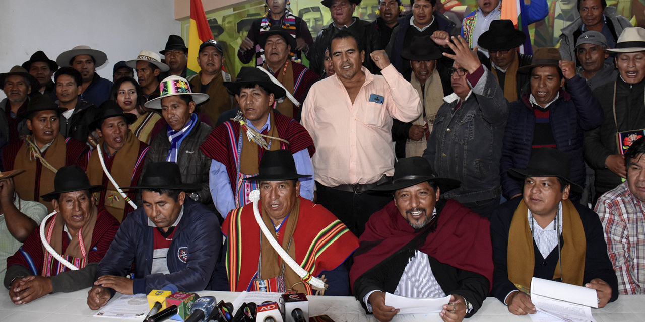La dirigencia de la CSUTCB, en conferencia de prensa en La Paz. | Foto: Gonzalo Jallasi.