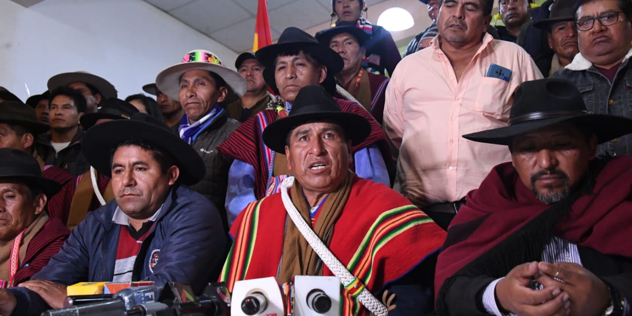 Los dirigentes de la Confederación Sindical Única de Trabajadores Campesinos de Bolivia (Csutcb) en conferencia de prensa. Foto: ABI