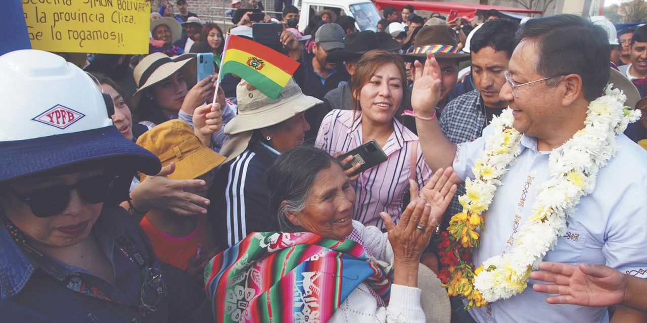 El Primer Mandatario recibe el afecto de San Benito.