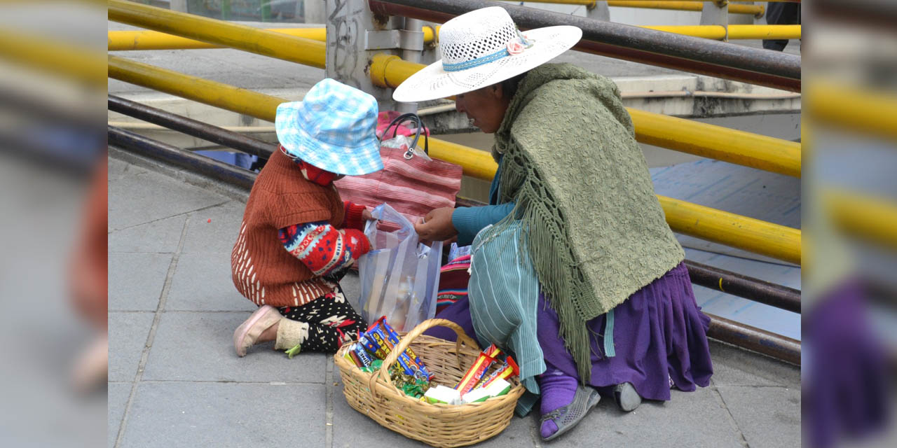 La población boliviana cree que la niñez está  desprotegida. | Foto: Archivo