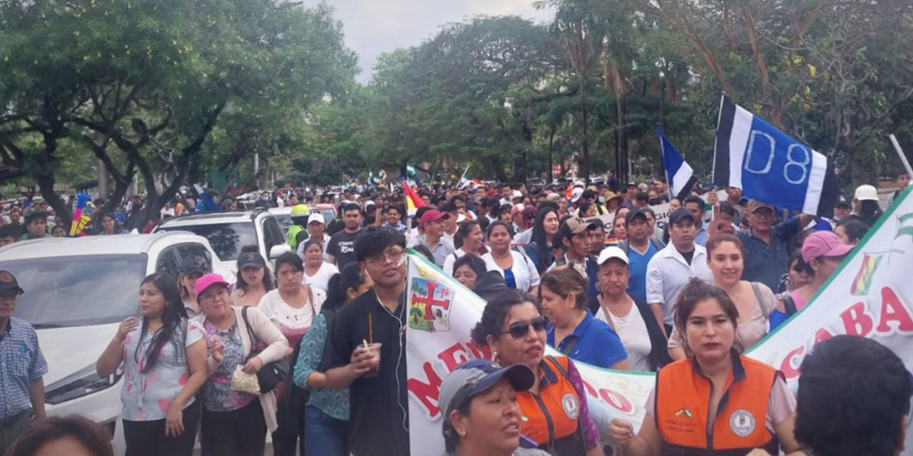 Sectores expresan su molestia con la Gobernación de Santa Cruz por no atender a las demandas de la población