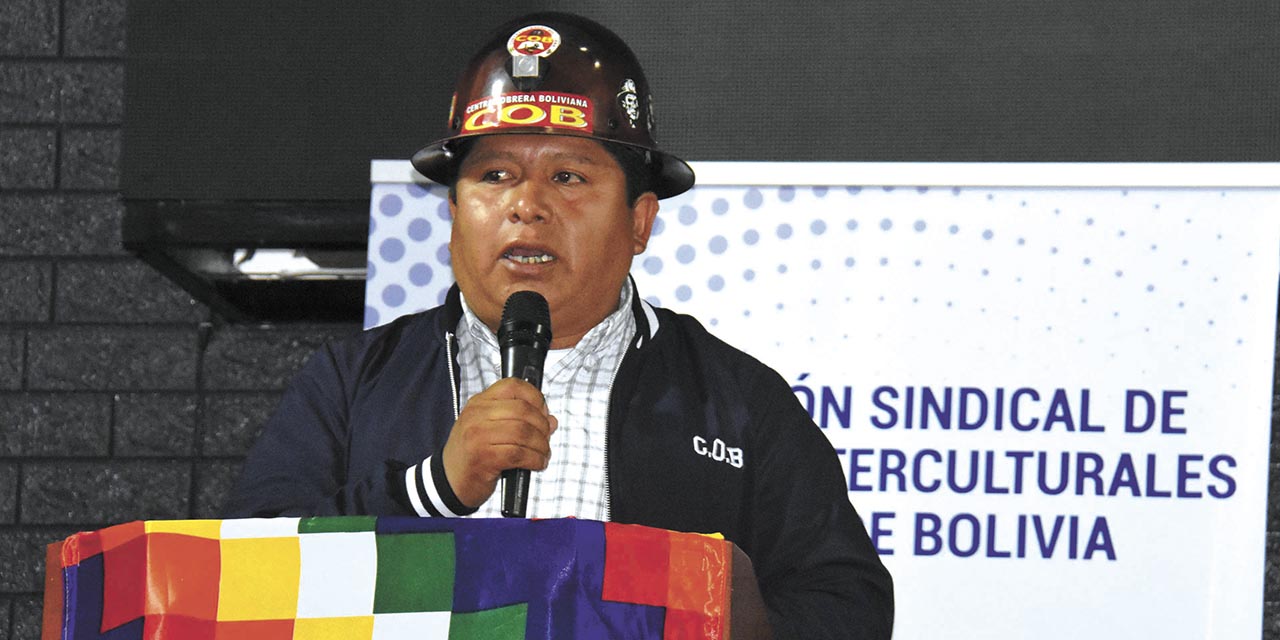 El ejecutivo de la Central Obrera Boliviana (COB), Juan Carlos Huarachii.