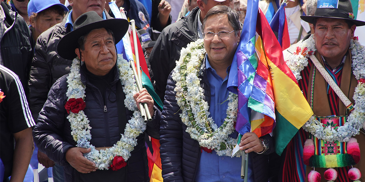 Lucho y David llegan al Cabildo del Pueblo por la unidad