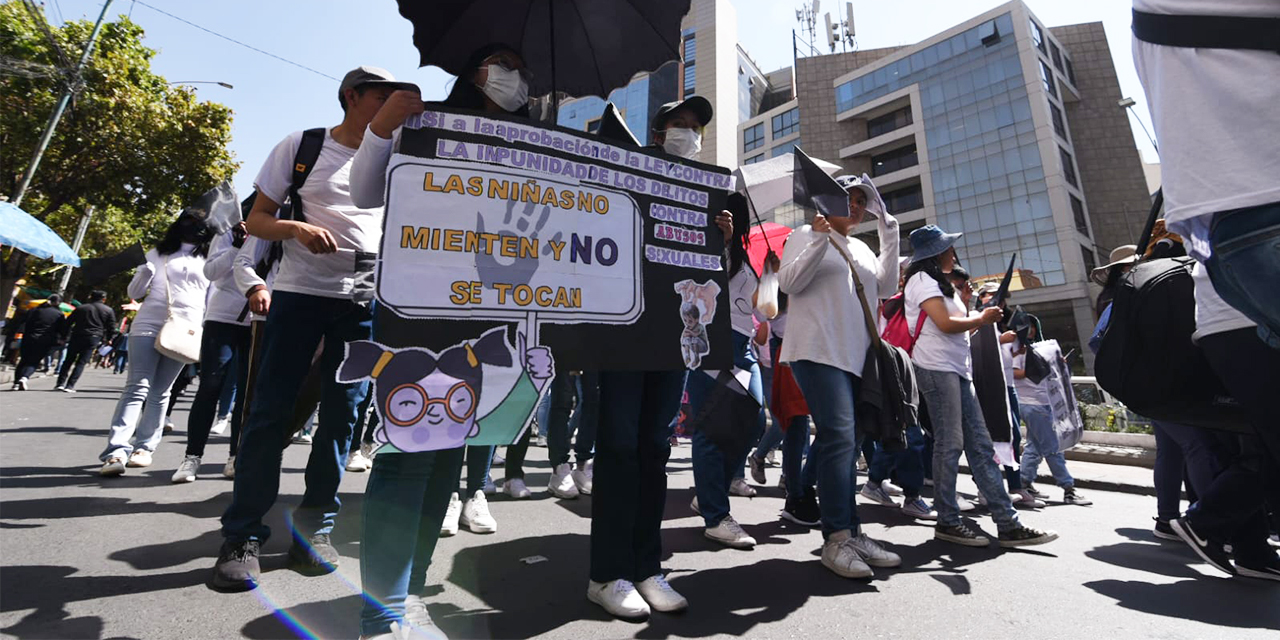 Marcha ciudadana demanda aprobación de la ley de imprescriptibilidad de abusos sexuales contra niños 