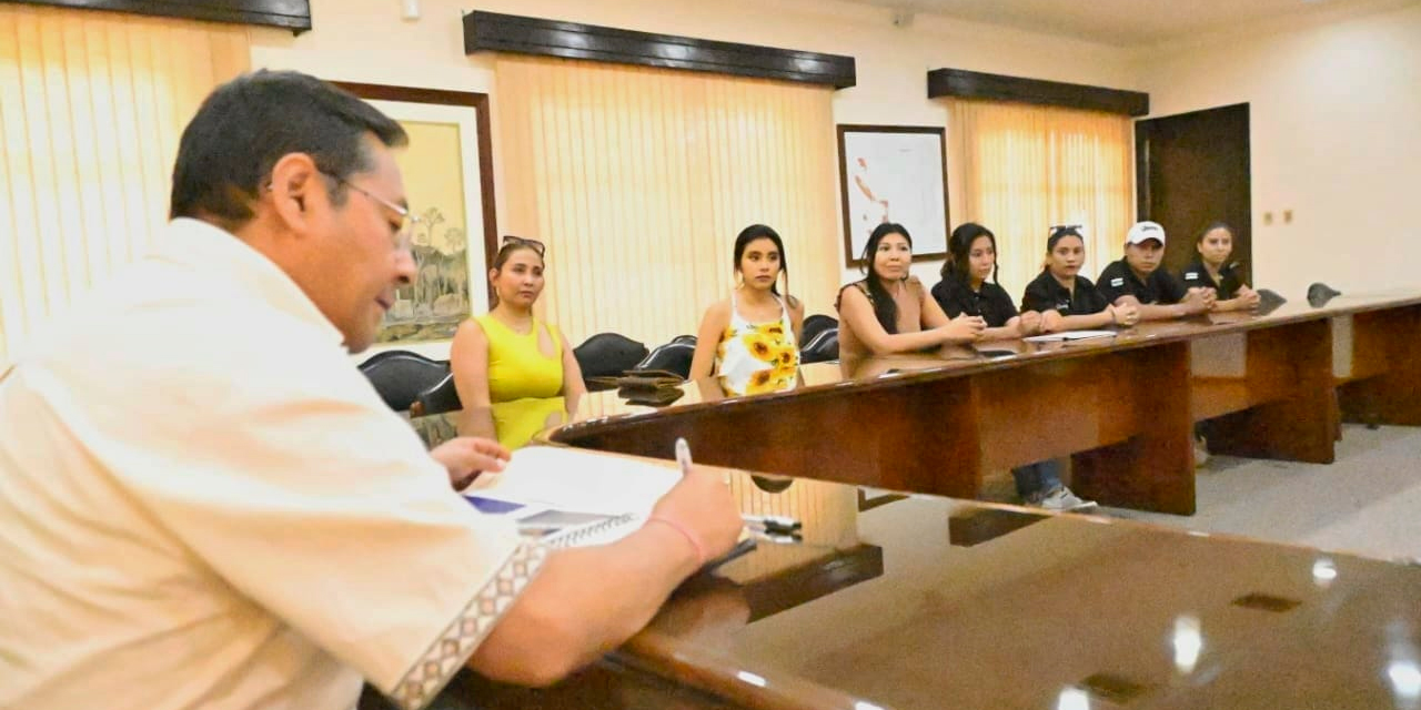 El presidente Luis Arce en reunión con jóvenes en Santa Cruz. Foto tomada de la cuenta del presidente Luis Arce